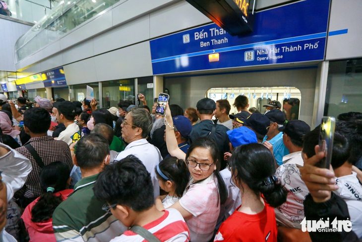 base64-17349577153701172848170 150.000 lượt khách đi ngày đầu, metro số 1 đảm bảo vận hành những ngày tiếp thế nào? - Ảnh 1.